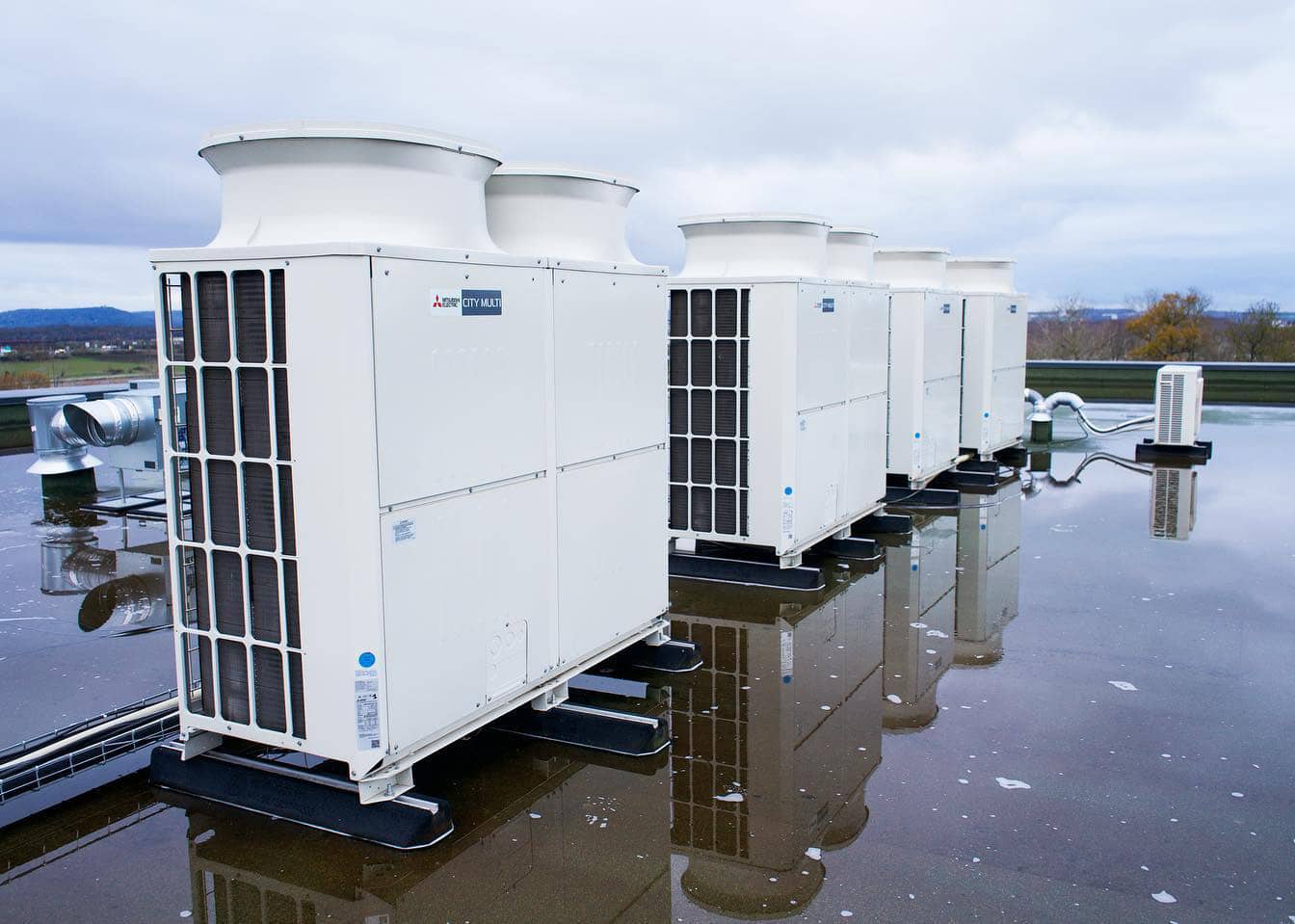 grand groupe extérieur de pompe à chaleur Daikin